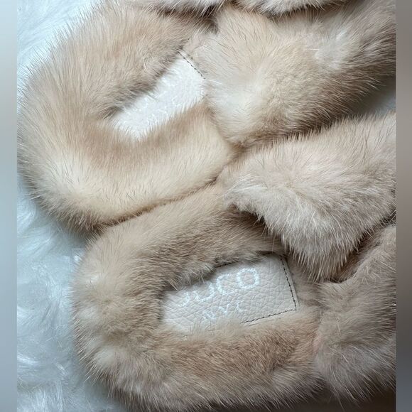 NWOT JOCO NYC 100% Mink Slides - Picture 3 of 4